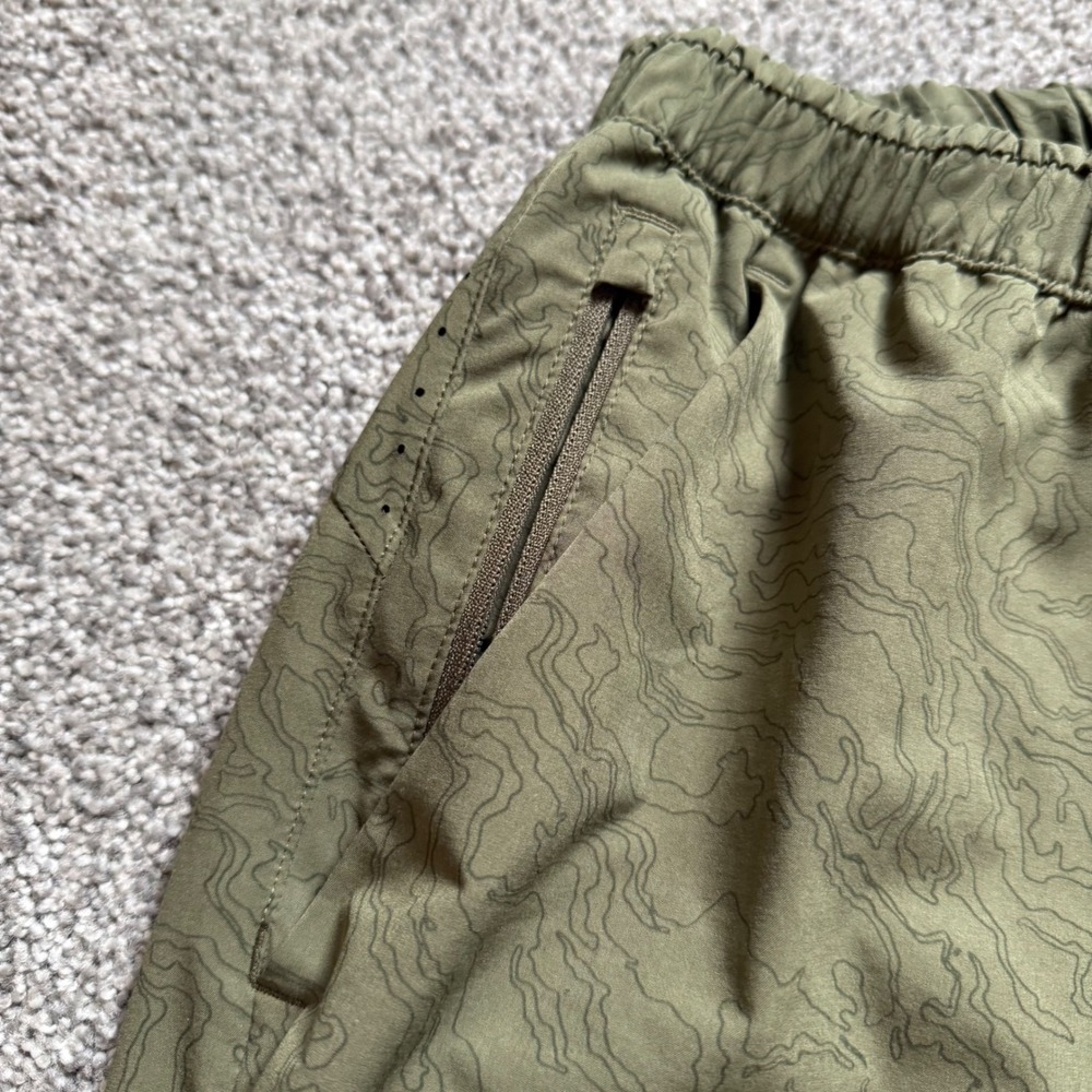 REI Co-op Swiftland Running Shorts Olive Green Topographic Map Print Mens Small - Picture 4 of 10